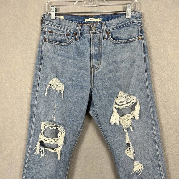 Levi's Wedgie Jeans Size 27 Light Wash Distressed Button Fly Raw Hem L25 - Picture 2 of 13